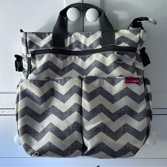 SKIP HOP FASHION DIAPER BAG. ONLY USED OT WHEN WE WENT TO CHURCH~ a few times 😬 - Picture 9 of 15